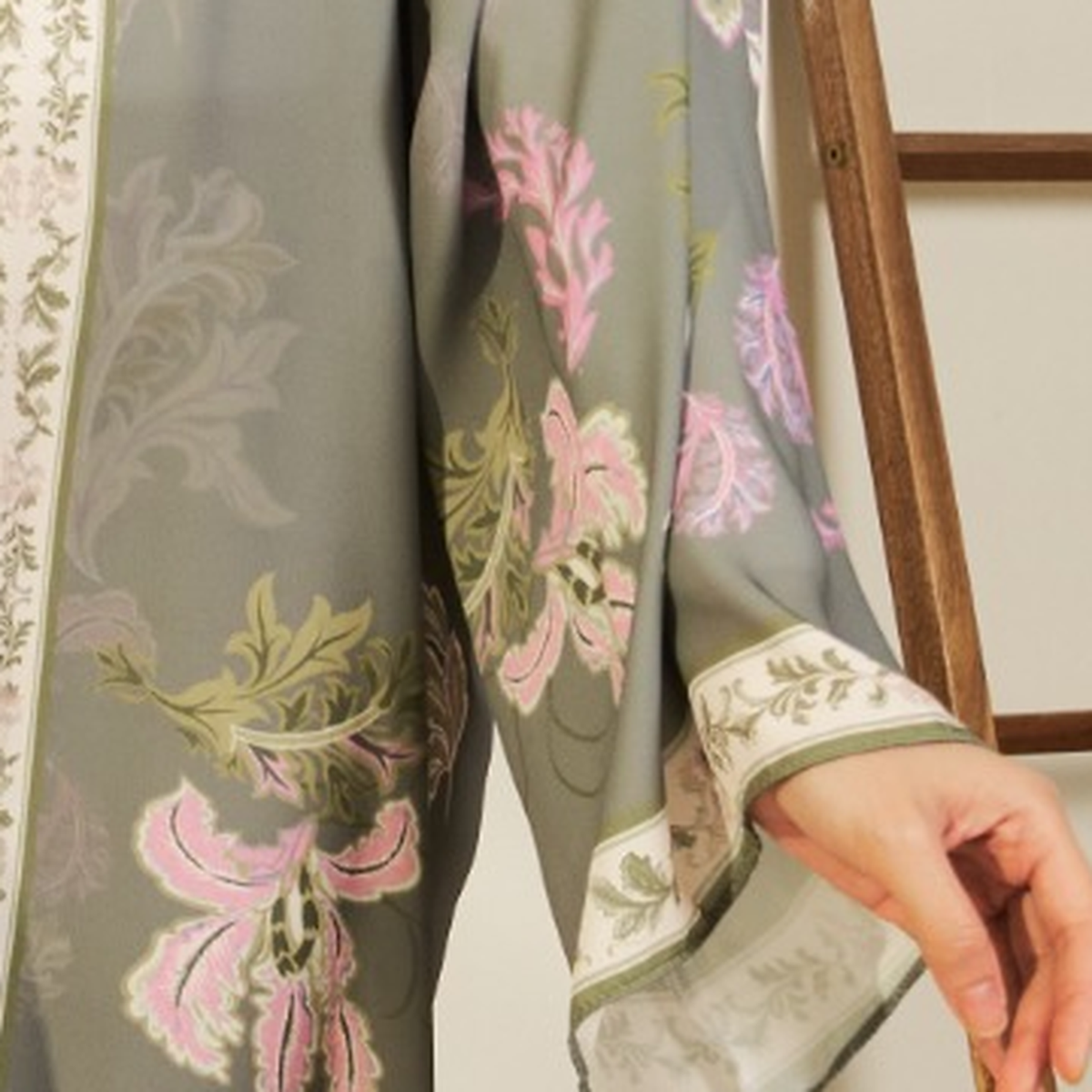 AULIA KAFTAN IN BASIL (FREE SHAWL)