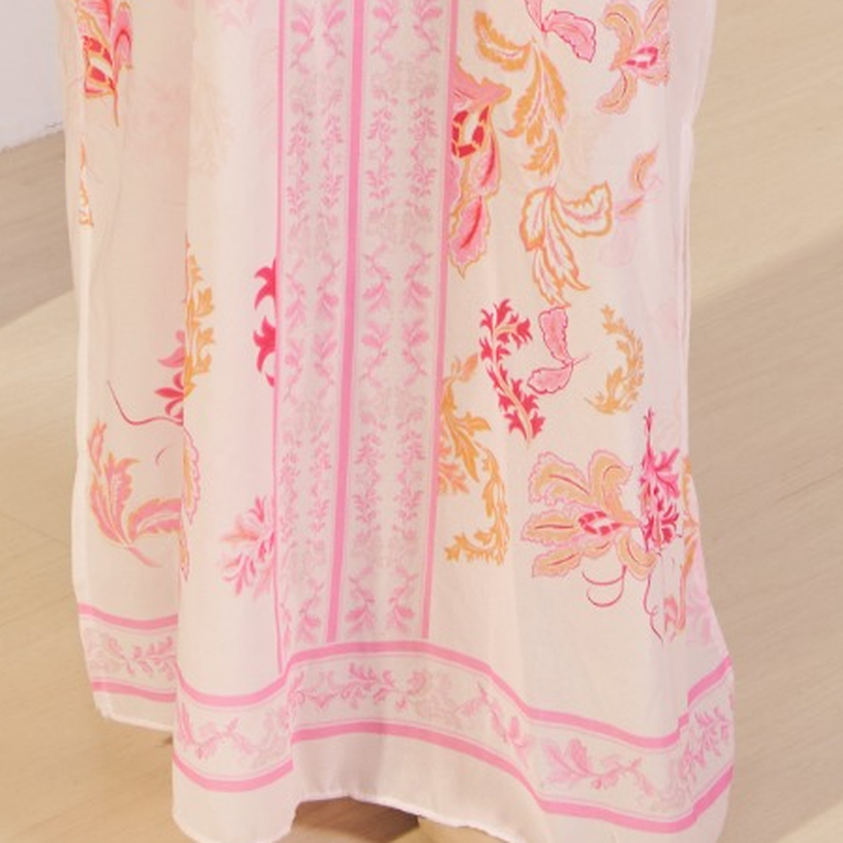 AULIA KAFTAN IN BRIGHT PINK (FREE SHAWL)