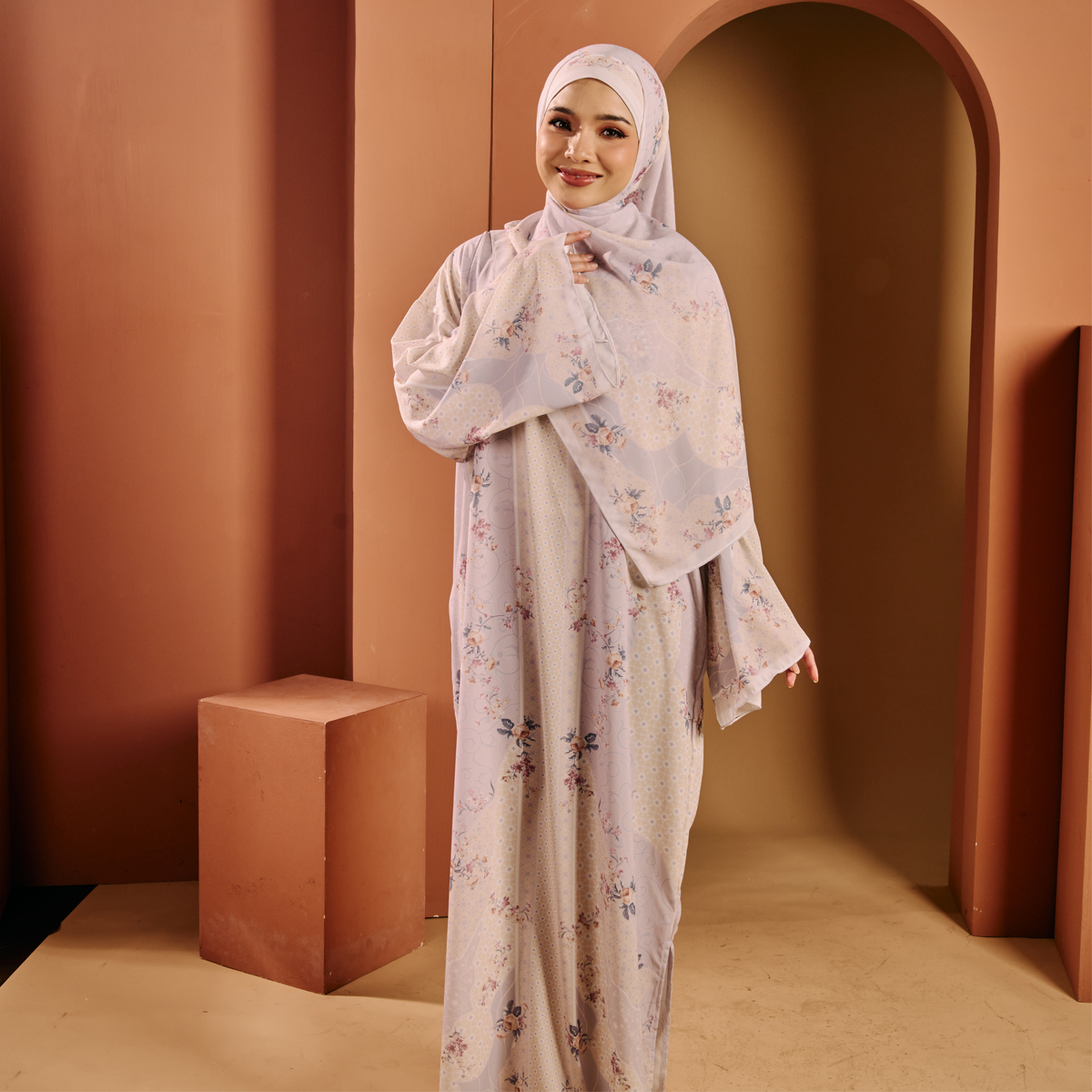 TAALIA KAFTAN IN WISTERIA (FREE SHAWL)