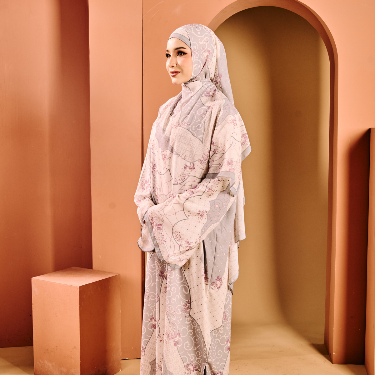 TAALIA KAFTAN IN HINT MINT (FREE SHAWL)