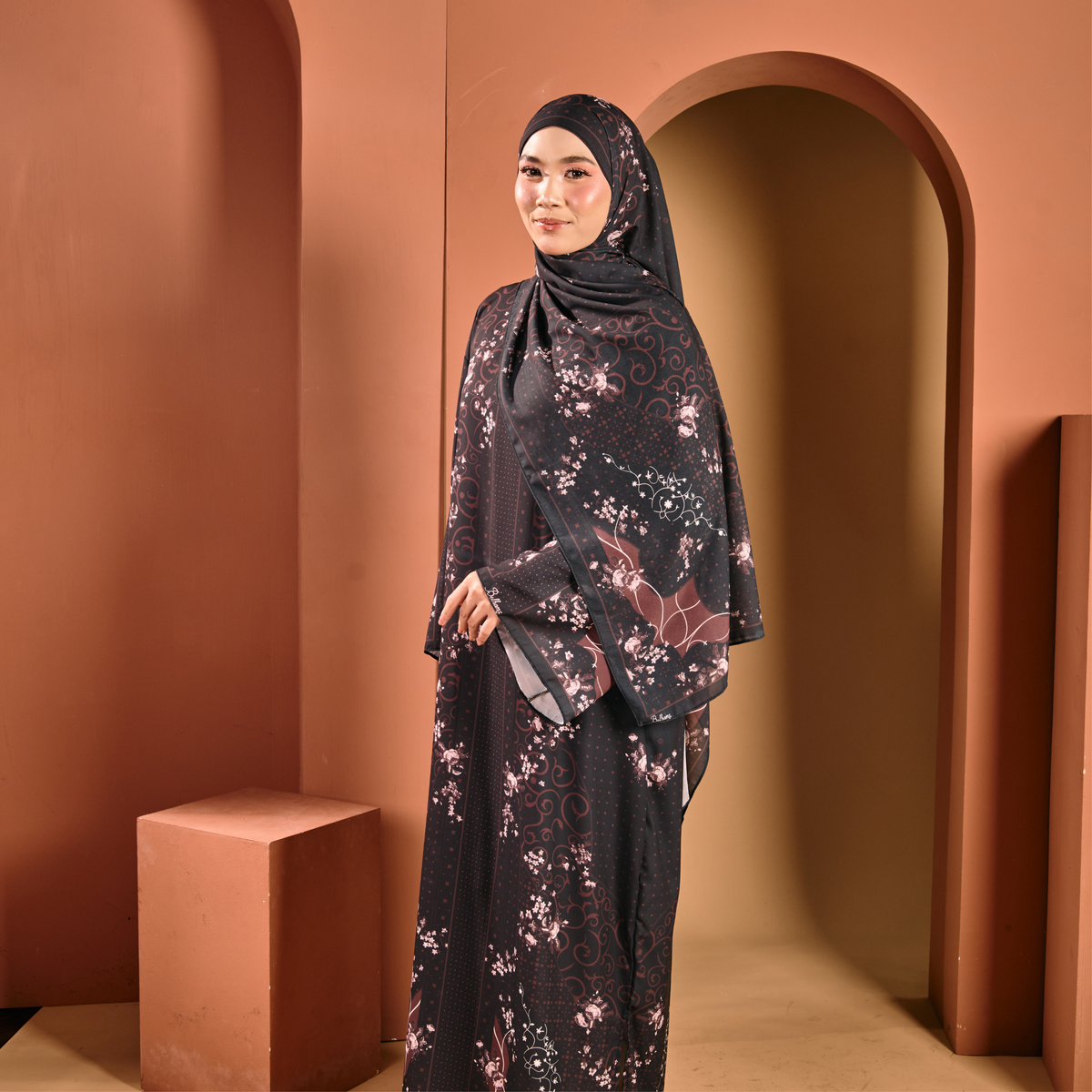 TAALIA KAFTAN IN PITCH (FREE SHAWL)