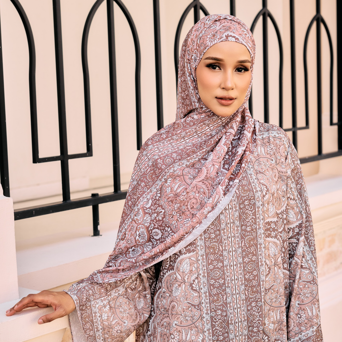 RAYANA KAFTAN IN HAZELNUT (FREE SHAWL)