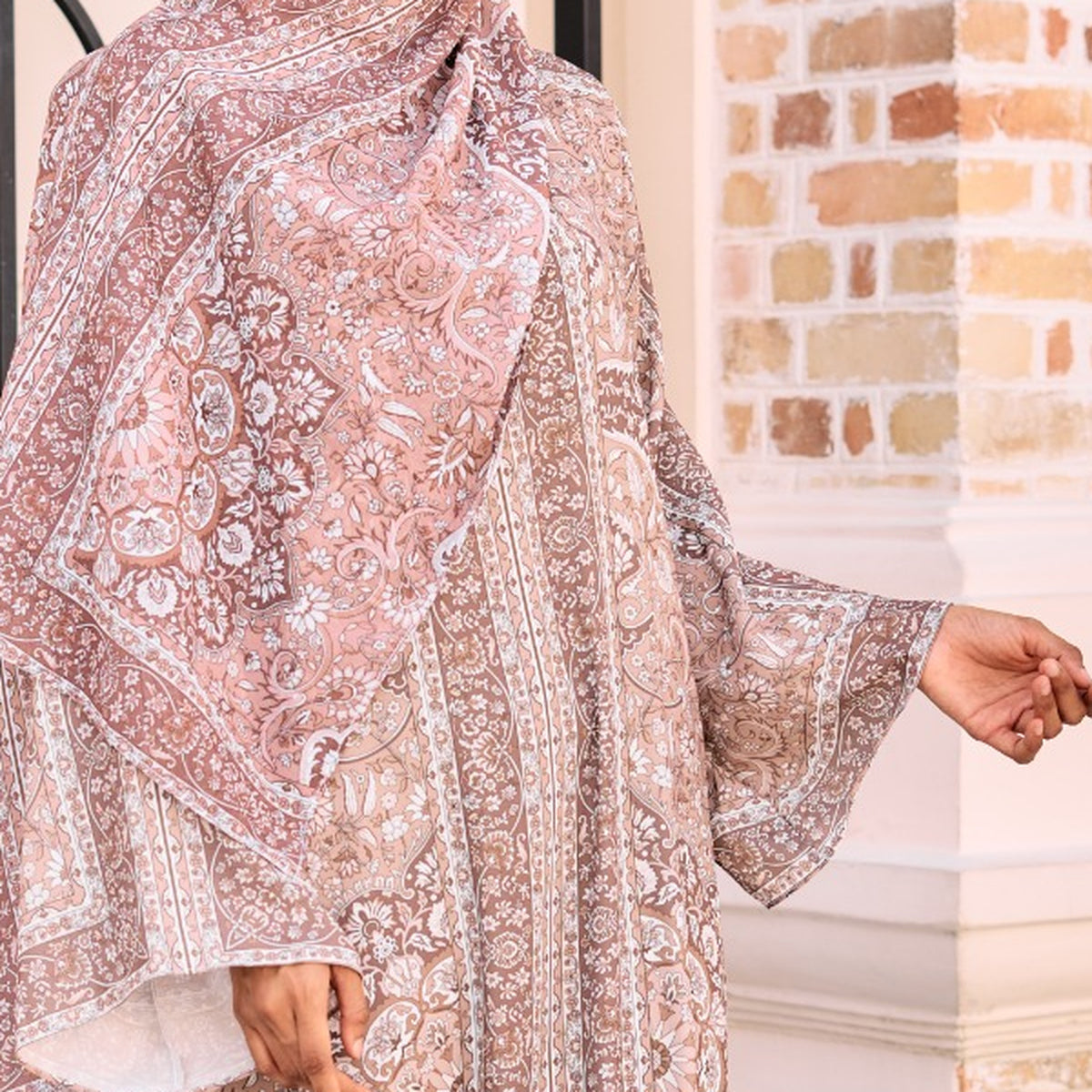 RAYANA KAFTAN IN HAZELNUT (FREE SHAWL)