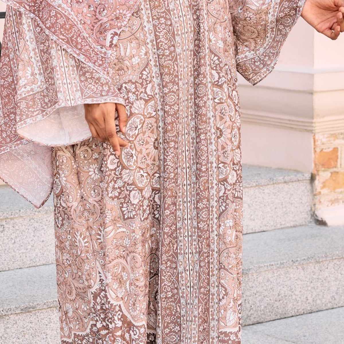 RAYANA KAFTAN IN HAZELNUT (FREE SHAWL)